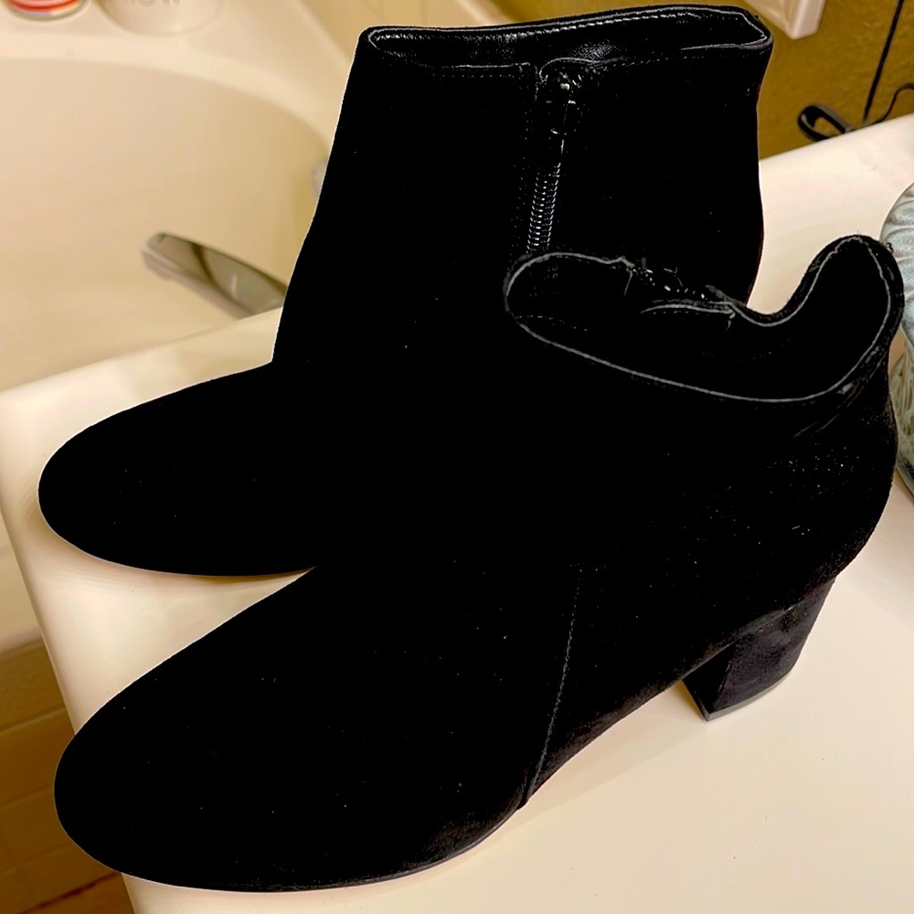 New without box INC short boots